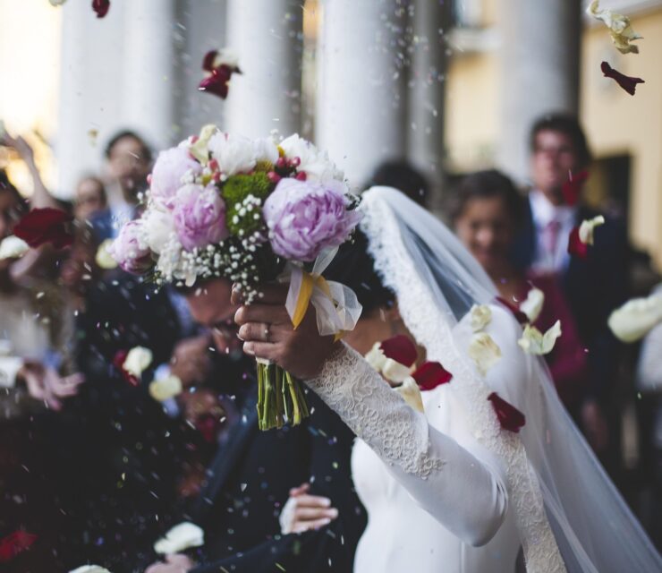 How to Plan a Budget-Friendly Wedding Using a Vendor Marketplace